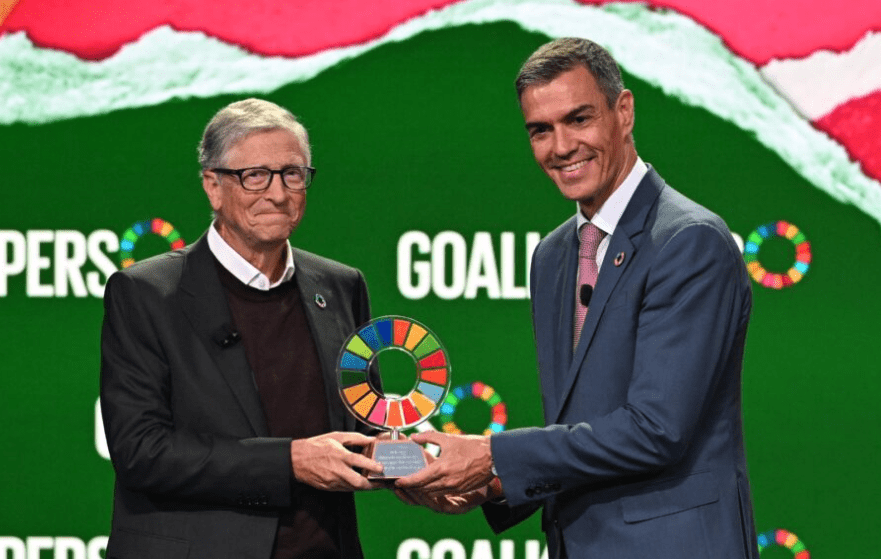 El premio Global Goalkeeper 2025 de Bill Gates a Sánchez, símbolo del globalismo de la Agenda 2030, es ejemplo de compromiso
